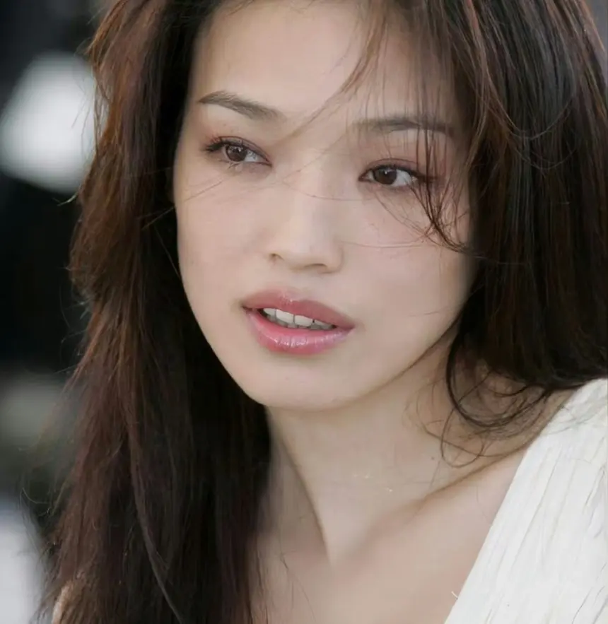 《法国空姐三部曲》极致浪漫的云端情缘，《法国空姐三部曲》未删减版1080P高清资源，沉浸式体验法式风情与情感纠葛