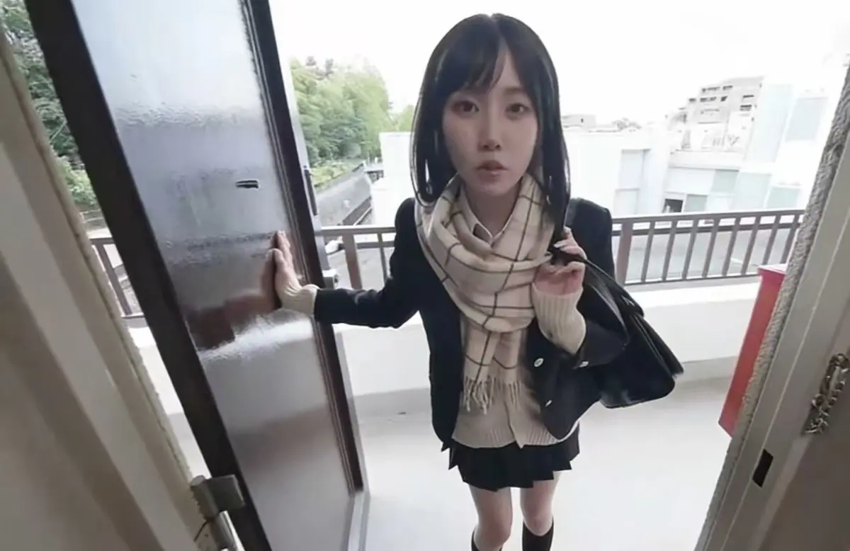 《泡在我家的辣妹-真人版》《泡在我家的辣妹》未删减版情感叙事：高清资源《泡在我家的辣妹》完整版在线观看，沉浸式氛围与画面张力《泡在我家的辣妹-真人版》